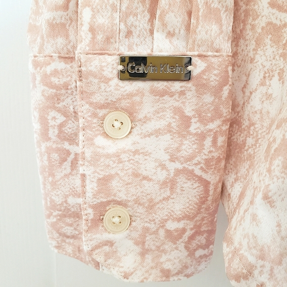 Calvin Klein slim fit dress shirt in XS, worn once - Picture 5 of 8